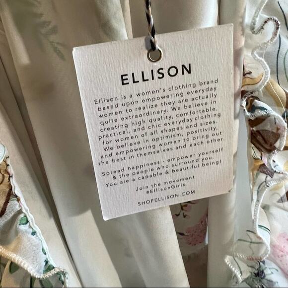 NWT Ellison Floral Romper. Ruffle front with elastic waist. Size small. - Picture 3 of 6